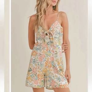 NEW SADIE & SAGE dream on tie front romper in multi